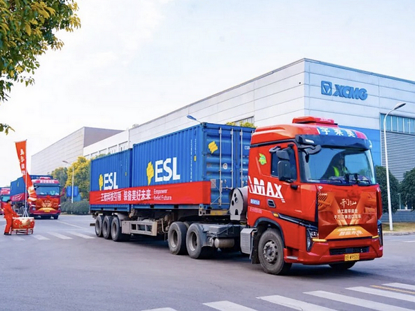 Over 800 Sets of XCMG Track Chassis Products Shipped Overseas in Bulk