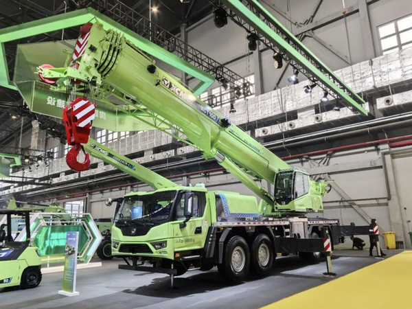 XCMG’s XCT100G5-1HEV Hybrid Crane Makes a Strong Debut