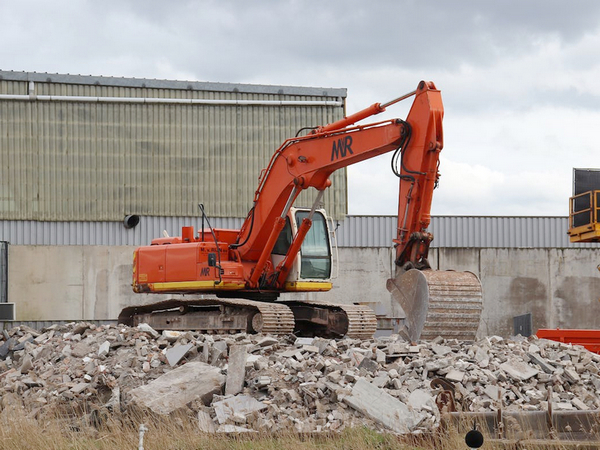 Excavator Cleaning and Maintenance Procedure