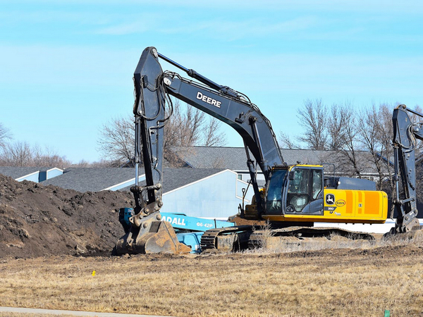 Excavator Cleaning and Maintenance Procedure