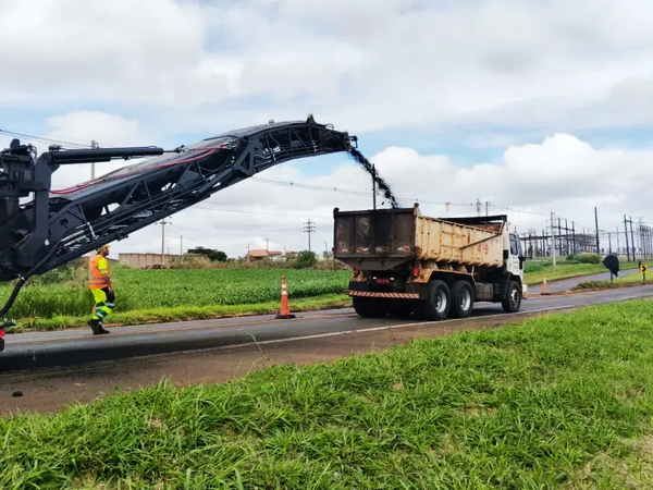 LIUGONG M200E Milling Machine Supports Highway Construction in Brazil