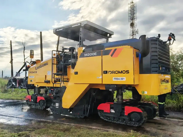 LIUGONG M200E Milling Machine Supports Highway Construction in Brazil
