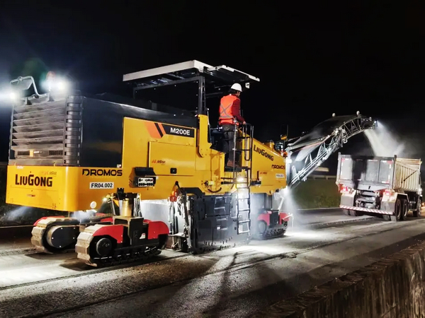 LIUGONG M200E Milling Machine Supports Highway Construction in Brazil