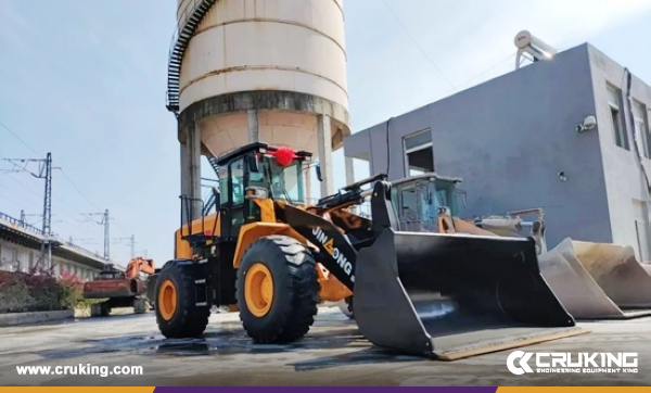 Maintenance of Loader Water Tank in Summer Hot Weather