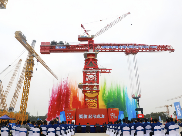 XCMG's world's largest tower crane was delivered smoothly